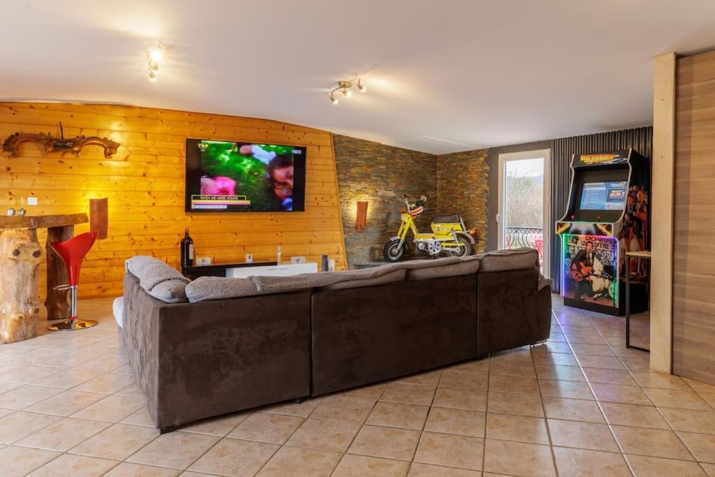 Le Garage Villa Lorp-Sentaraille Екстериор снимка